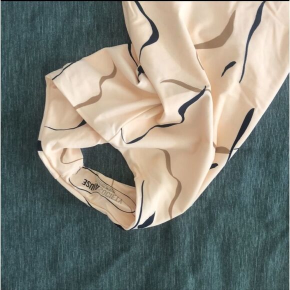 Amuse Society Women's Moxie One-Piece Swimsuit sz Large - Picture 6 of 9